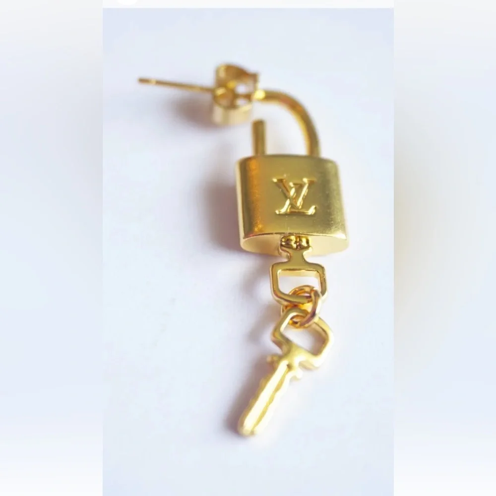 Beautiful authentic LV earrings - Picture 4 of 16